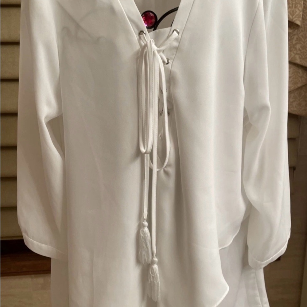 Roz & Ali White Tie Front Blouse With 3/4 Button Sleeves Size Large - Tulip Hem